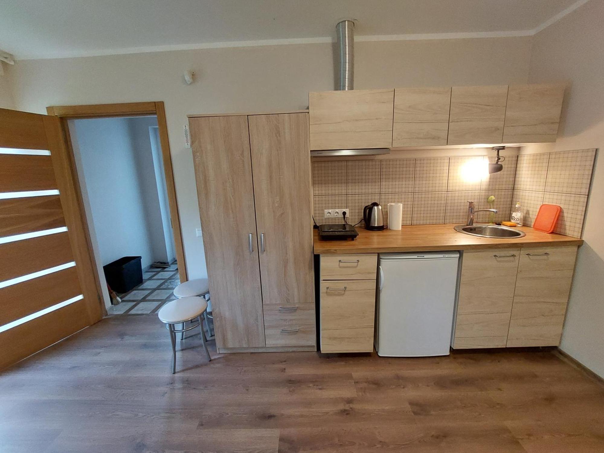 Apartamenti Ar Verandu Diviem Cilvekiem Плиеньциемс Экстерьер фото
